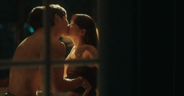 Phim Hàn mới chiếu đã gây sốc với cảnh 18+ căng đét: Nữ chính đẹp thôi rồi, càng xem càng xấu hổ