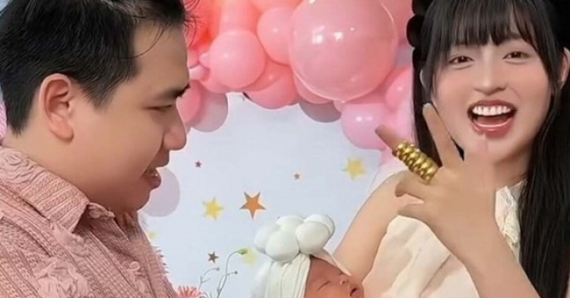 'Hot girl trứng rán' Trần Thanh Tâm được chồng tặng vàng dịp đầy tháng con