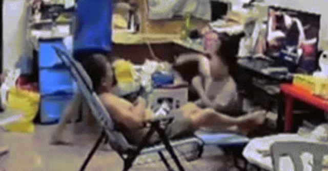 Cậu ruột bị bắt vì đánh đập, ném ghế vào các cháu