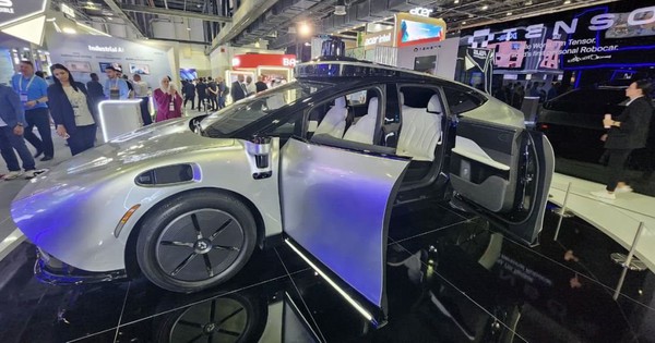 Lần đầu xuất hiện ngoài đời xe tự lái hoàn toàn đầu tiên trên thế giới do VinFast sản xuất
