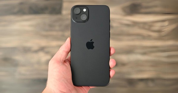 Chiếc iPhone cũ này đang có giá 