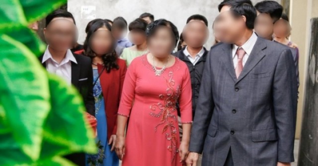 Đám cưới không vàng, không sính lễ, mẹ chồng nghèo tặng con dâu quà không ai ngờ