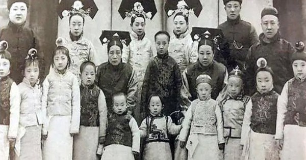 Loạt ảnh hiếm gia đình Phổ Nghi: Mẹ ruột chỉ còn vài khoảnh khắc, người ông nhớ suốt đời lại gây bất ngờ