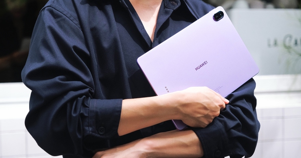 Mẫu tablet giá dưới 10 triệu đồng: dùng như máy tính, có màu tím lạ mắt