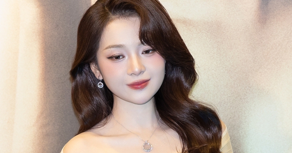 Việt Nam có 1 mỹ nhân giống hàng loạt minh tinh châu Á: Đẹp tựa Baifern Pimchanok, sang như Kim Ji Won, hao hao Triệu Lệ Dĩnh