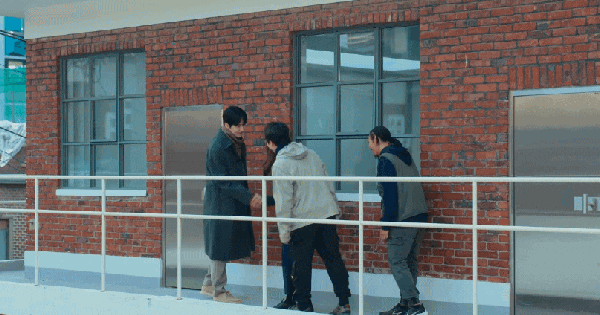 Ra mà xem diễn viên Việt đóng phim cùng Kim Seon Ho, khoe ảnh nét căng với Go Youn Jung mà ghen nổ mắt