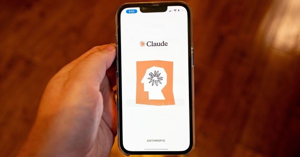 Quên cả ChatGPT, dân tình kéo nhau sang dùng AI mới đang khiến thế giới phát cuồng: Giỏi đến mức đáng sợ!