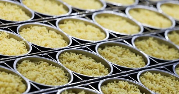 Mì cay vị phô mai đang giúp xuất khẩu thực phẩm của Hàn Quốc đạt mức cao kỷ lục