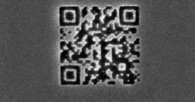 Mã QR nhỏ hơn vi khuẩn lập kỷ lục thế giới