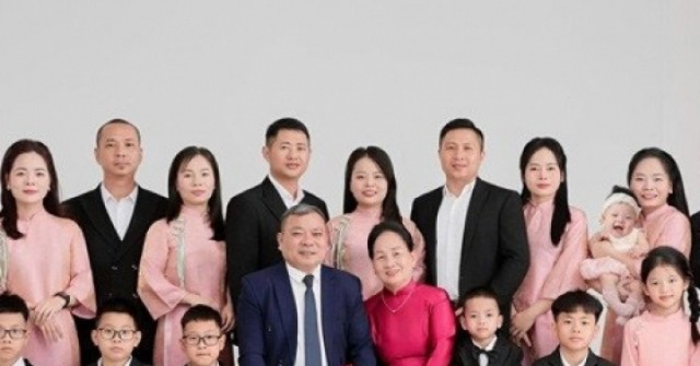 Bố mẹ ở Nghệ An sinh 5 con gái, 5 chàng rể đưa cả gia đình về ngoại đón Tết