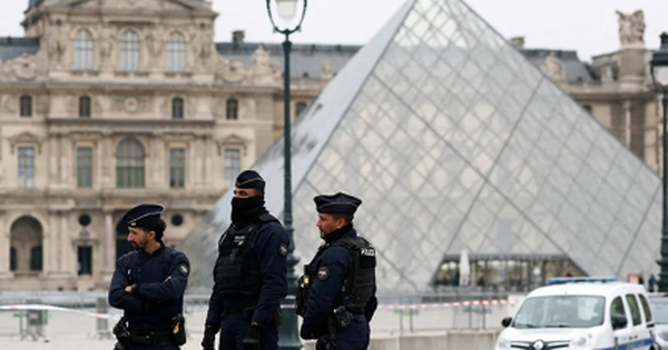 Trộm đột nhập bảo tàng Louvre, lấy đi nhiều báu vật vô giá