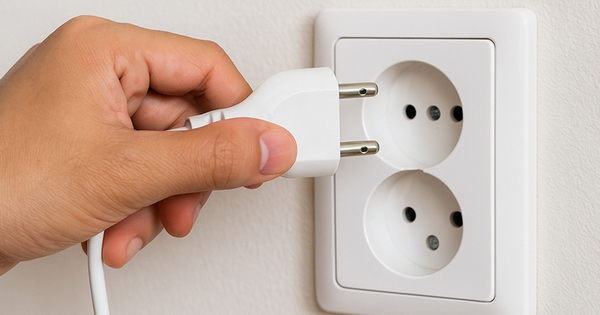 Lỗ tròn trên phích cắm điện để làm gì?