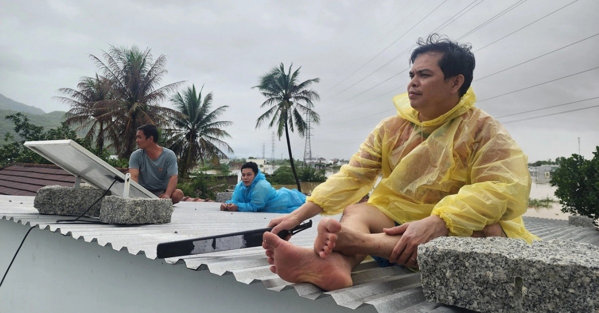 Người vùng lũ: 'Mong được cứu'