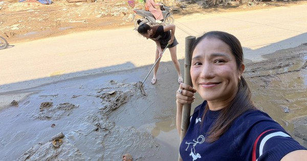 Nhà sao Vbiz ngập bùn đất sau lũ: Cả gia đình tất bật dọn dẹp, thiệt hại 2 xe máy