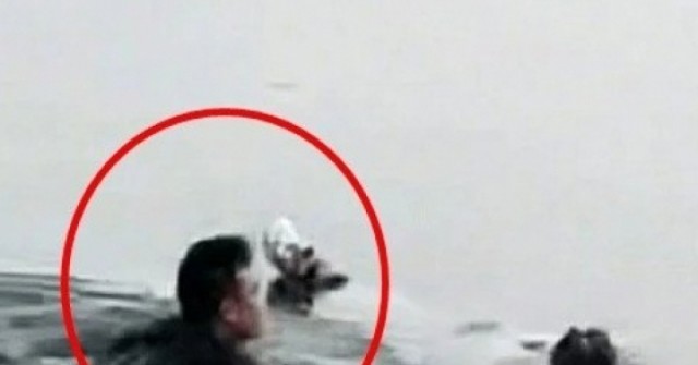 Người bán khoai lang lao xuống hồ nước lạnh cứu phụ nữ suýt chết đuối