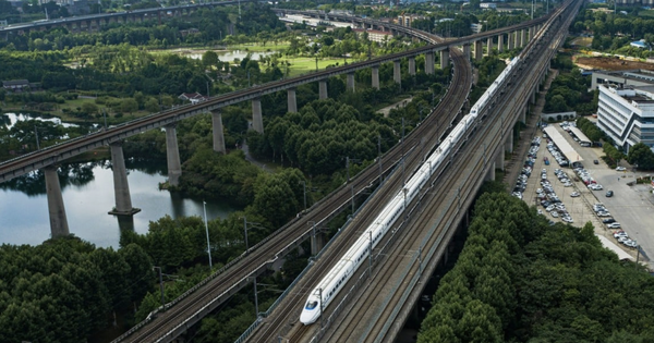Chưa từng có: Đường sắt cao tốc 350 km/h đi xuyên hang động, hàng trăm cột đá sắc nhọn được AI đào hầm, sắp thay đổi hoàn toàn công nghệ xây dựng