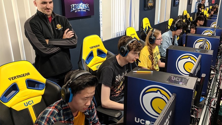 Khám phá vai trò của Coach - Người thầy của ngành Esports