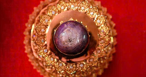Phát hiện viên sapphire nặng 3.563 carat trị giá tới 10.507 tỷ đồng gây chấn động thế giới