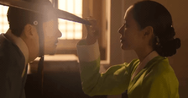Nụ cười đểu của Son Ye Jin