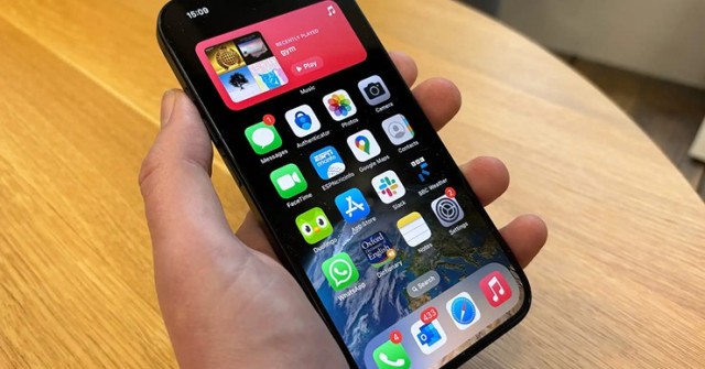 Vì sao giá iPhone cũ bất ngờ tăng hàng triệu đồng tại Việt Nam