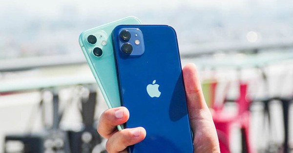 2 chiếc iPhone cũ 