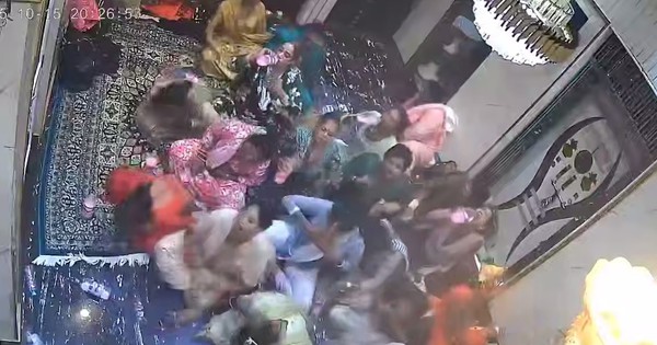 24 người chuyển giới tự tử tập thể