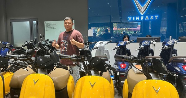 Chi chục tỷ đồng mở 2 đại lý xe máy điện VinFast, chủ đầu tư chia sẻ: Thị trường đang ở thời điểm vàng