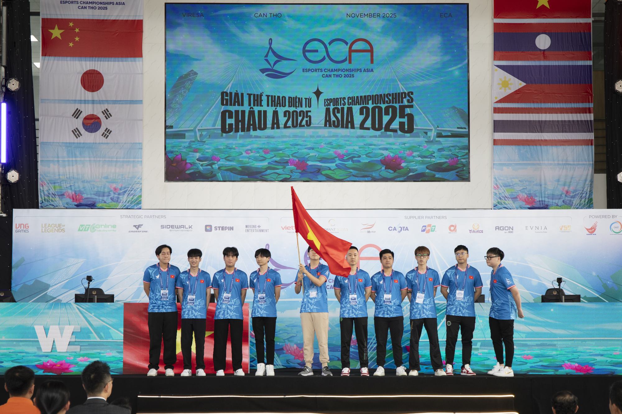 ECA 2025: Nhìn Lại Kết Quả Ngày Thi Đấu Khai Mạc Hai Bộ Môn LMHT Và Đột Kích