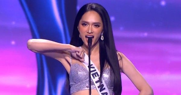 Chung kết Miss Universe: Hương Giang lộ diện hô tên cực năng lượng, chuẩn bị gọi Top 30!