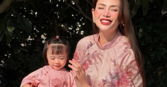 Ảnh sao 22/2: Võ Hoàng Yến đưa con gái sang Mỹ thăm chồng