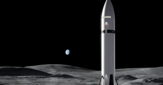 SpaceX có thể mất hợp đồng chở người lên Mặt Trăng với NASA