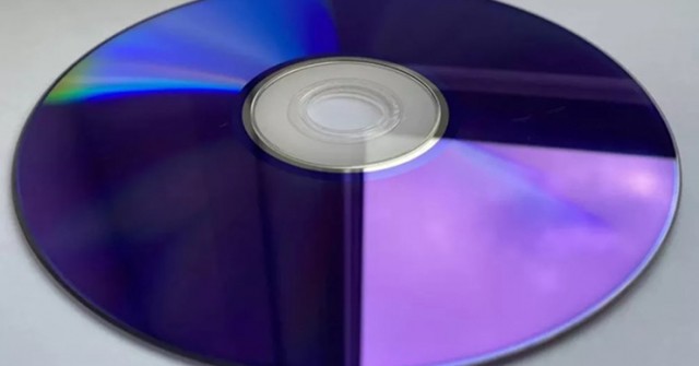 Ổ đĩa DVD bất ngờ bán chạy như tôm tại Nhật Bản