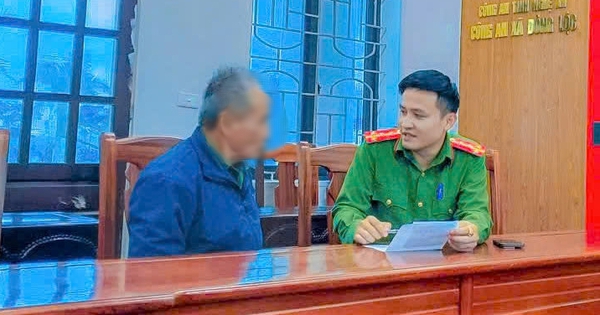 Cụ ông 77 tuổi thoát bẫy lừa đảo ngoạn mục ngay tại ngân hàng, thở phào vì giữ được gia sản 300 triệu
