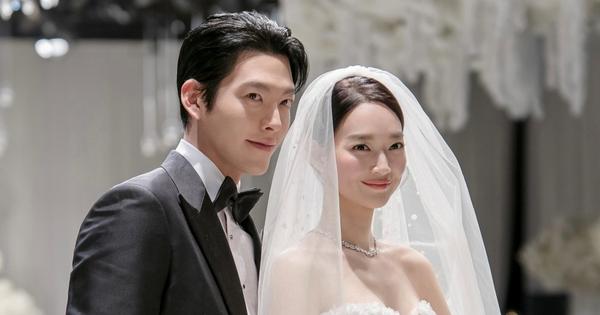 Công bố ảnh HD trong hôn lễ Shin Min Ah - Kim Woo Bin: Tuyệt đối điện ảnh, cô dâu chú rể lập tức được phong thần