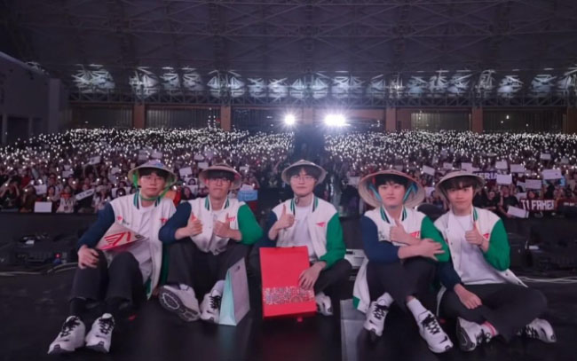 T1 kết thúc fanmeeting tại Việt Nam, nhưng hứa hẹn sẽ quay trở lại sớm