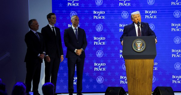 Tổng thống Trump chính thức ký kết, ra mắt 