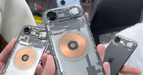 Đây là iPhone Air độc lạ nhất: Lưng trong suốt lộ hết nội thất, thêm cả khe SIM thật