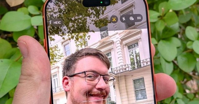 iPhone 17 Pro được vinh danh “ông hoàng selfie” thế giới