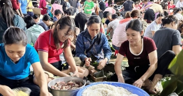 Hàng trăm người Đồng Nai xa lạ tụ lại xuyên đêm cứu trợ đồng bào vùng lũ