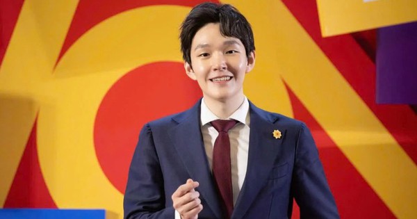 Tỷ phú giàu hơn Donald Trump, CEO Starbucks sau 1 đêm: Thạc sĩ Thanh Hoa, 24 tuổi làm ông chủ tập đoàn dược phẩm lớn nhất châu Á