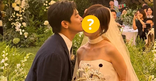 Đám cưới lạ của cặp sao Cô Đi Mà Lấy Chồng Tôi: Bạn trai chú rể lộ diện, òa khóc trên sân khấu lụy tình?