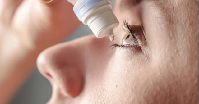 Các nhà khoa học tiết lộ sự thật đáng sợ sau chai thuốc nhỏ mắt bạn dùng mỗi ngày