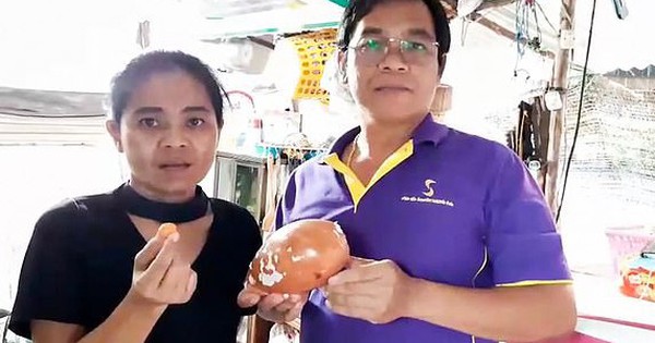 Đang ăn ốc luộc, người đàn ông bỗng nhiên đổi đời vì cắn trúng kho báu 8 tỷ ngay trong miệng