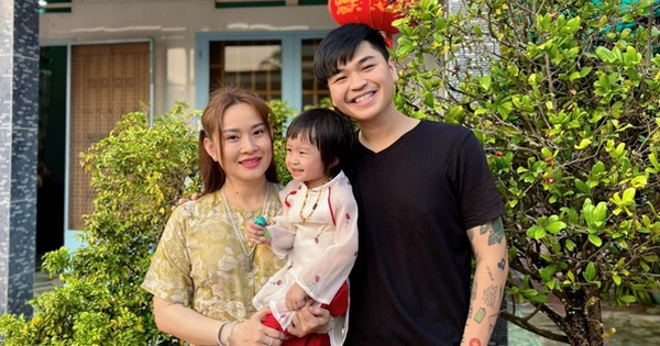 Nhan sắc vợ hơn 8 tuổi, có 2 con riêng của nam ca sĩ Việt có tiếng
