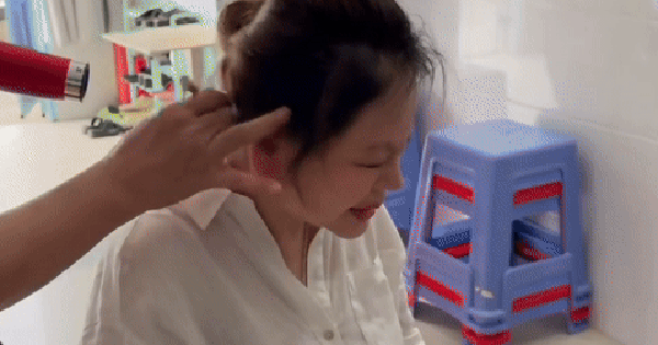 Lê Giang bị teo chân, phải lết vào nhà tắm để khóc