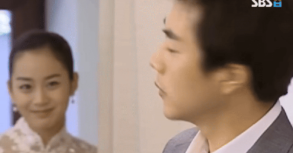 Con trai Kwon Sang Woo vừa đẹp vừa cao, được gái lạ chặn đường xin số theo đuổi quyết liệt