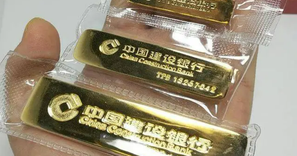 Chủ tiệm vàng vứt nhầm túi nilon chứa hơn 13 lượng vàng, 20 cảnh sát lục tung 5 tấn rác để tìm lại