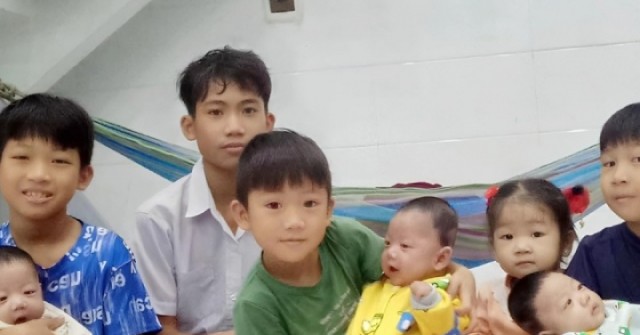 Cuộc sống của người mẹ sinh 8 con ở tuổi 32