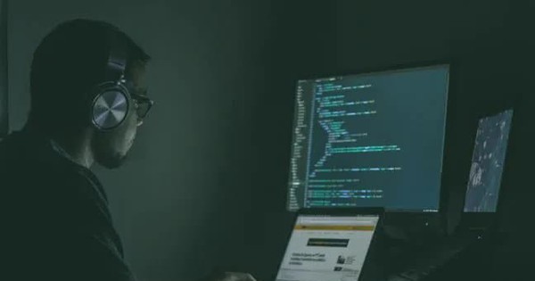 Cái giá đắt cho những ảo tưởng tình yêu với thần tượng giả mạo