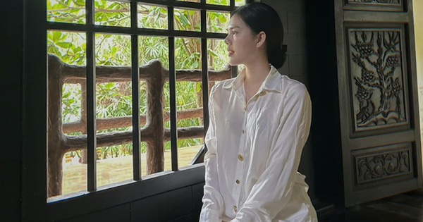 Ngọc Trinh tiễn đưa bạn trai cũ qua đời